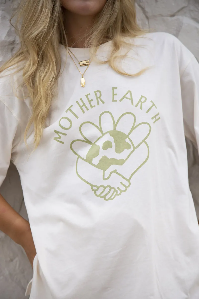MOTHER EARTH TEE - OFFWHITE