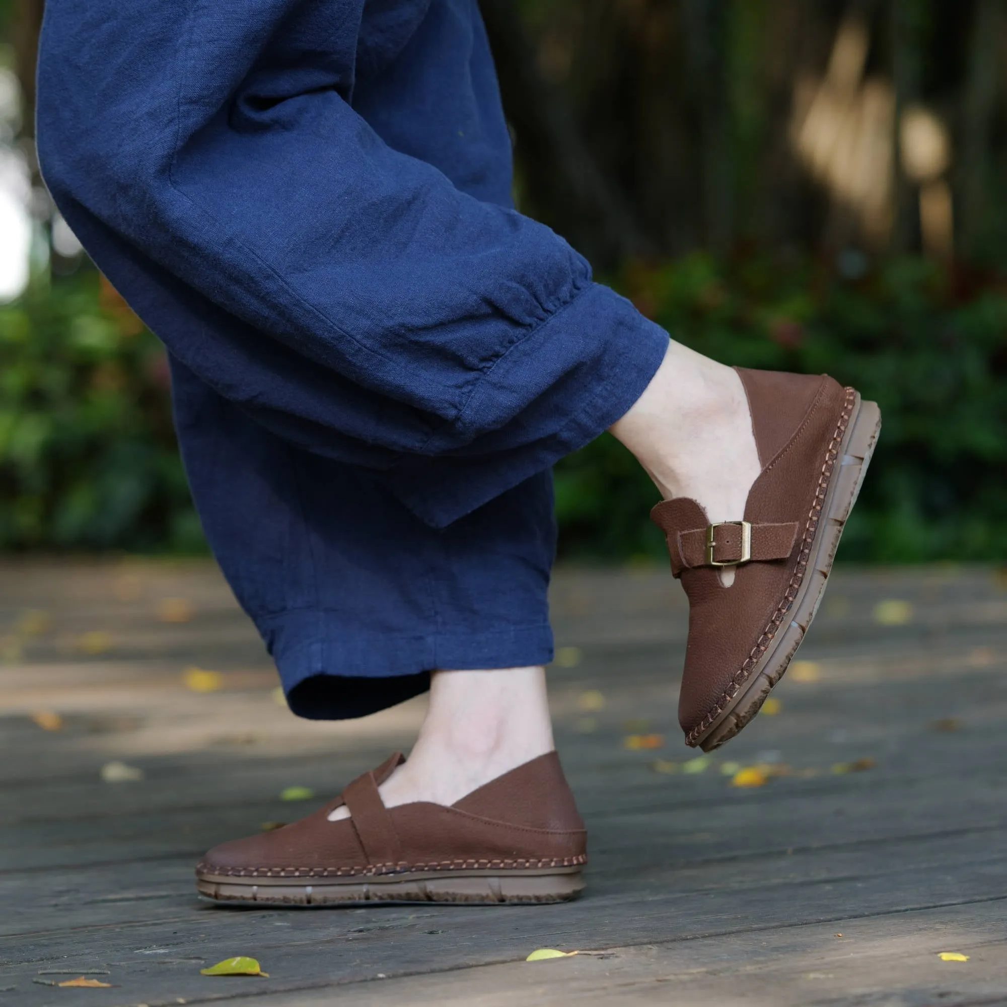 Retro Soft Leather Loafers For Women Round Toe Flats Barefoot Shoes in Coffee/Khaki